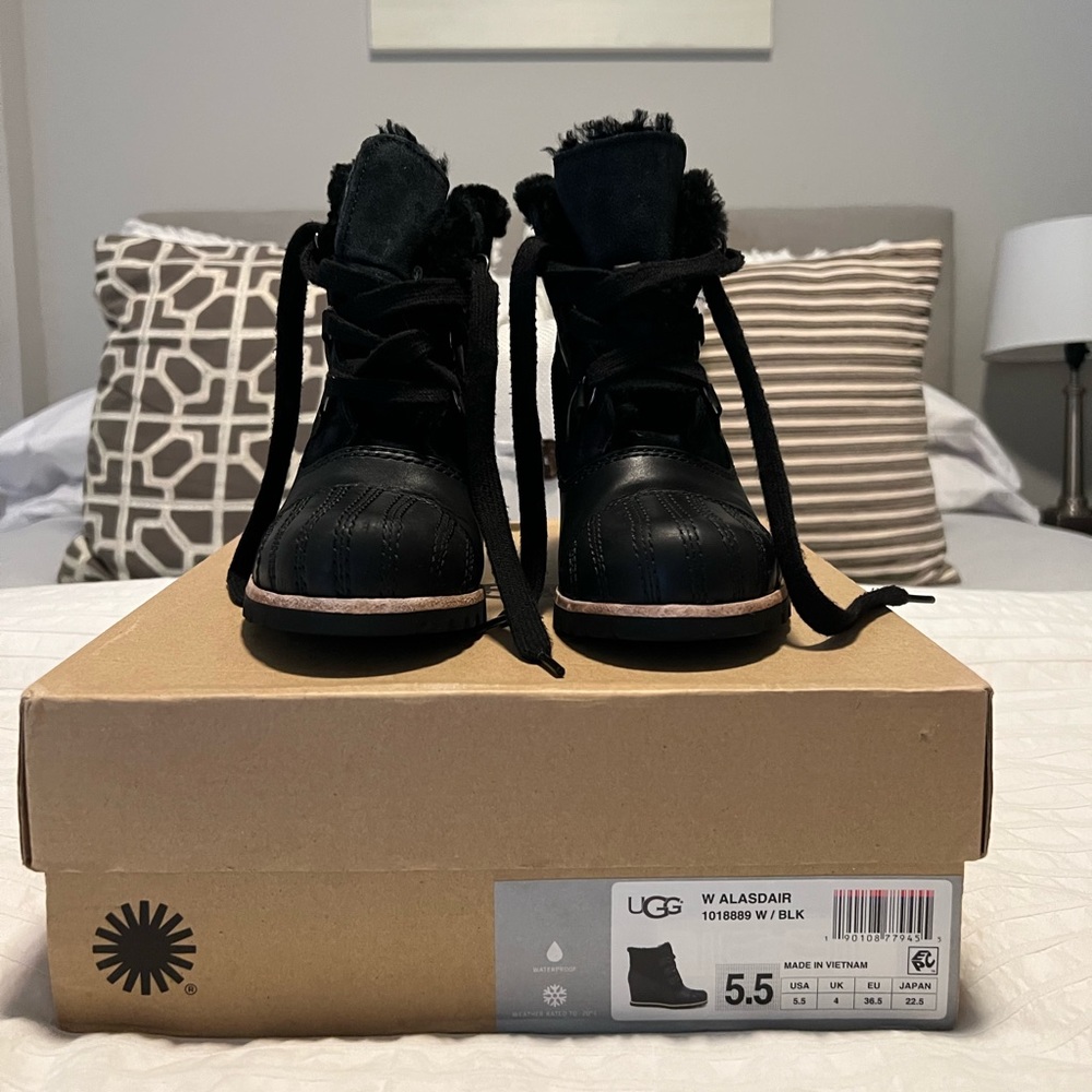 Ugg Alasdair Black Bootie wedge boots 5.5